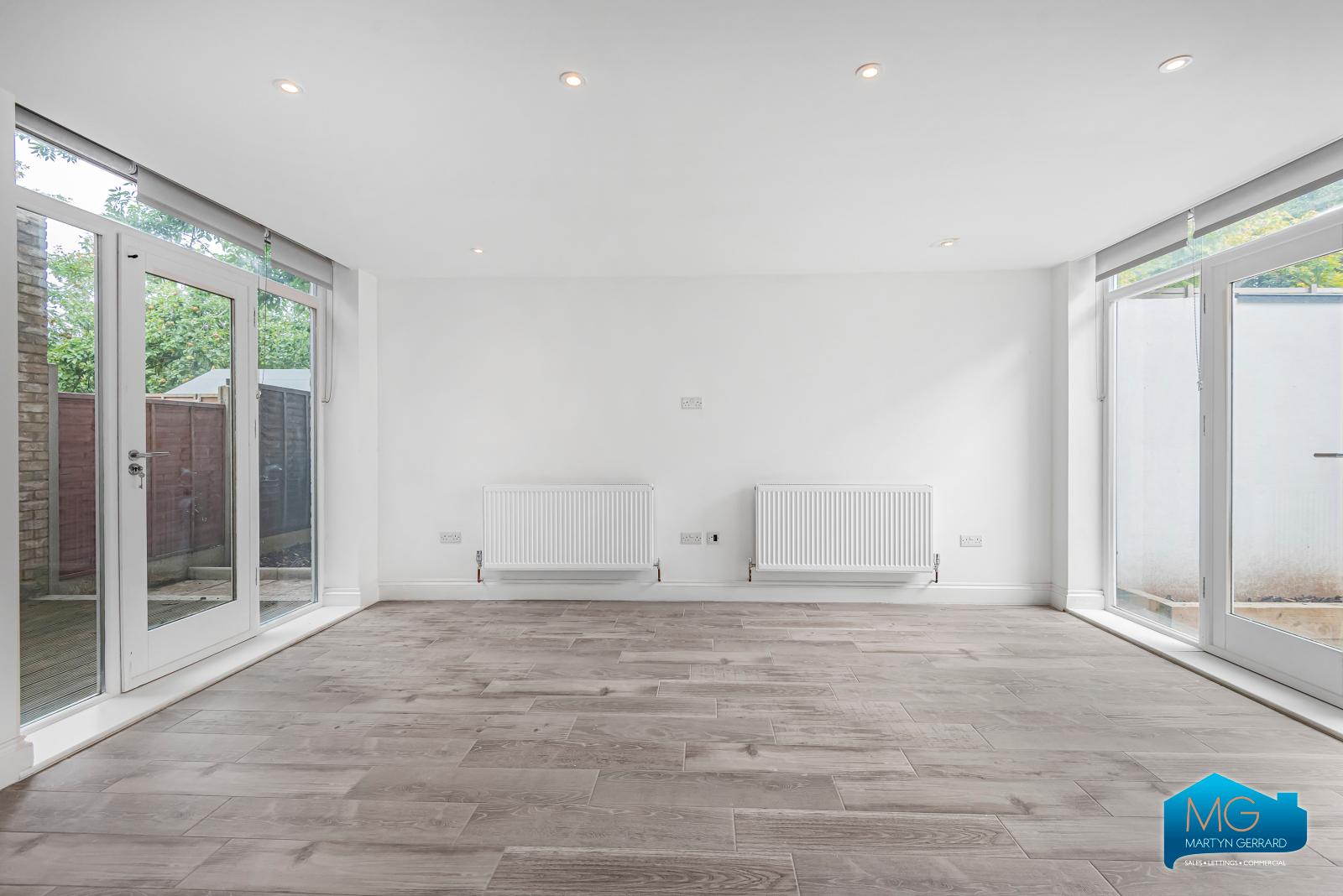 2 bedroom Semi-Detached House to rent - Martyn Gerrard