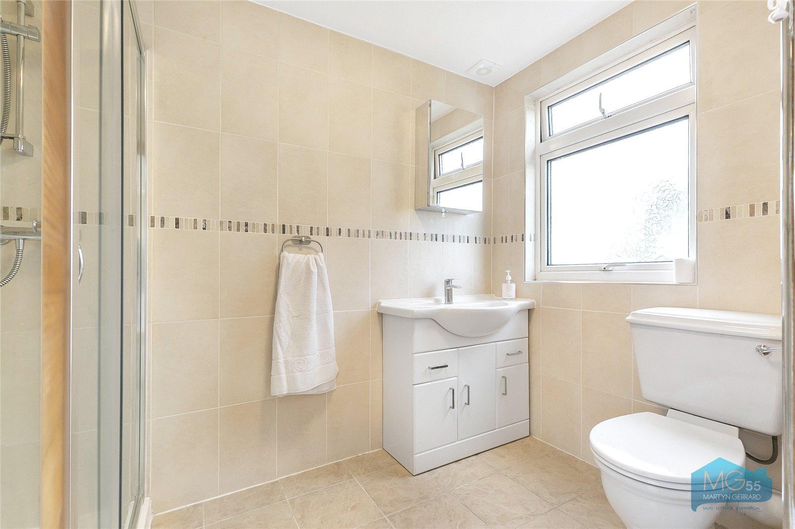 4 bedroom Semi-Detached House to rent - Martyn Gerrard