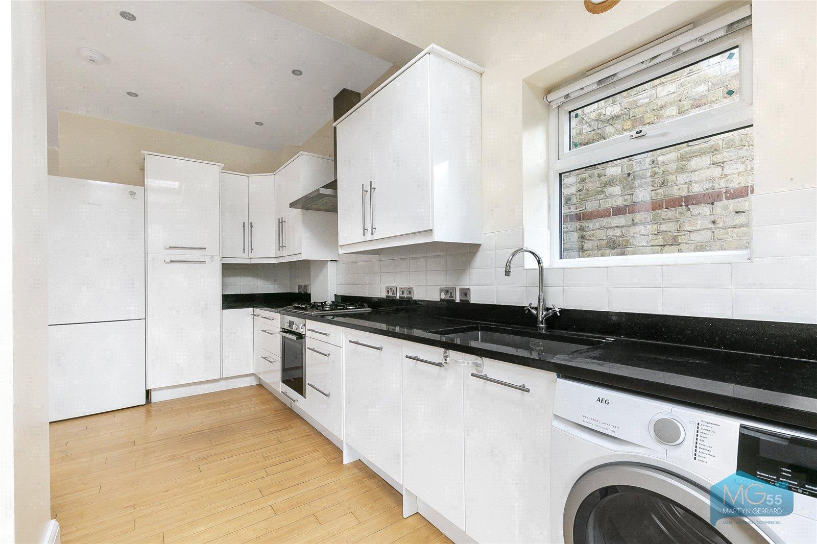 4 bedroom Semi-Detached House to rent - Martyn Gerrard