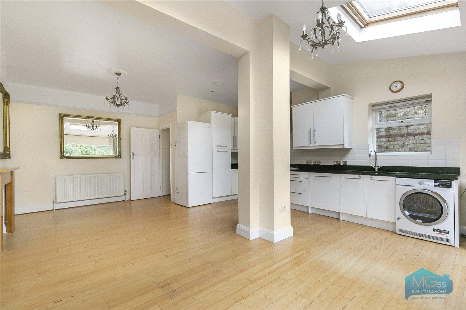 4 bedroom Semi-Detached House to rent - Martyn Gerrard