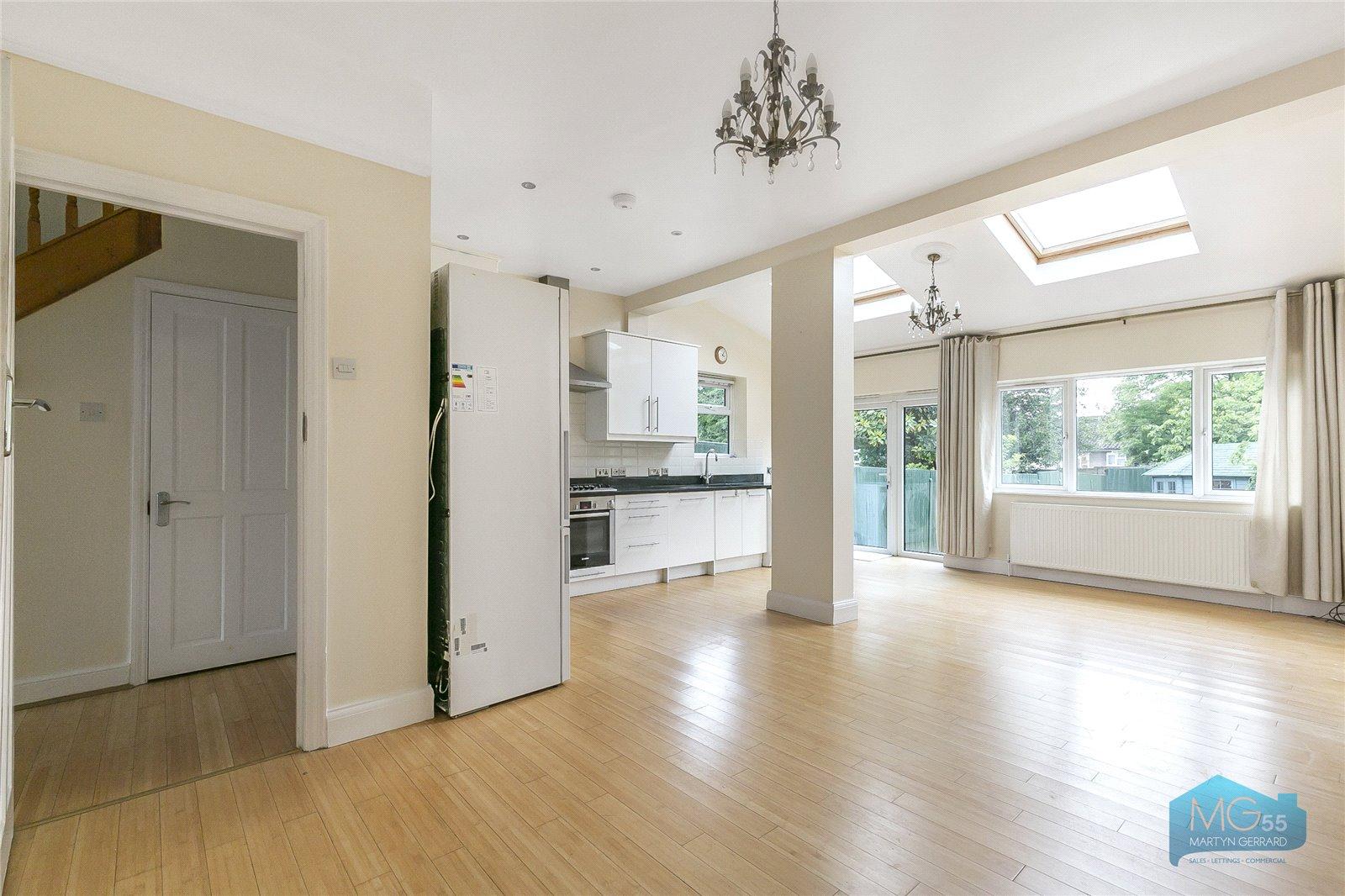 4 bedroom Semi-Detached House to rent - Martyn Gerrard
