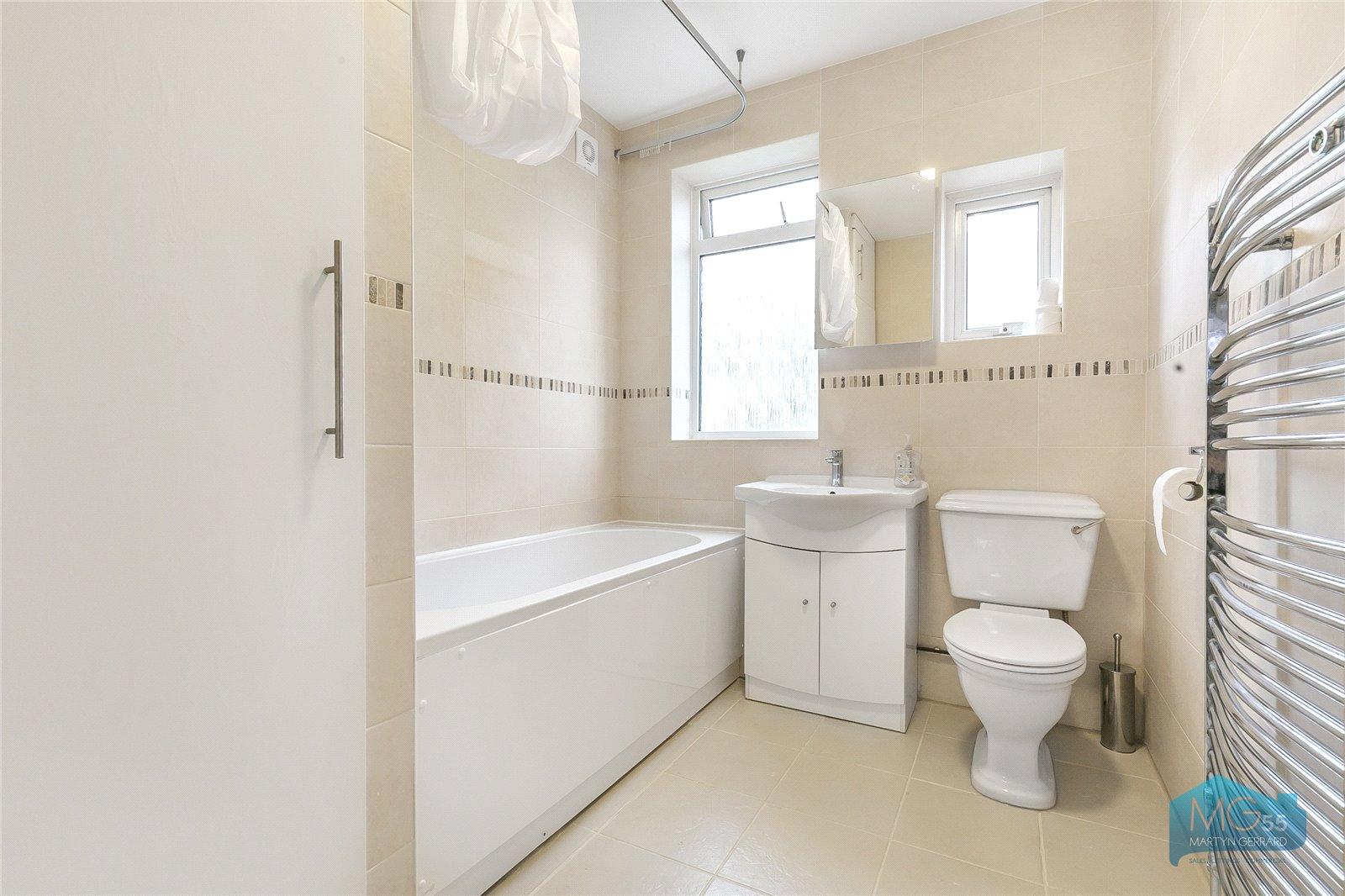 4 bedroom Semi-Detached House to rent - Martyn Gerrard