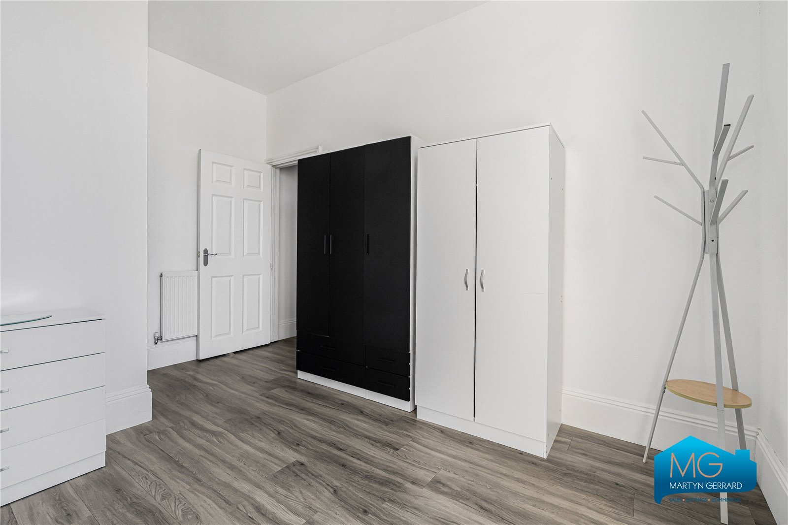 2 bedroom Apartment to rent - Martyn Gerrard