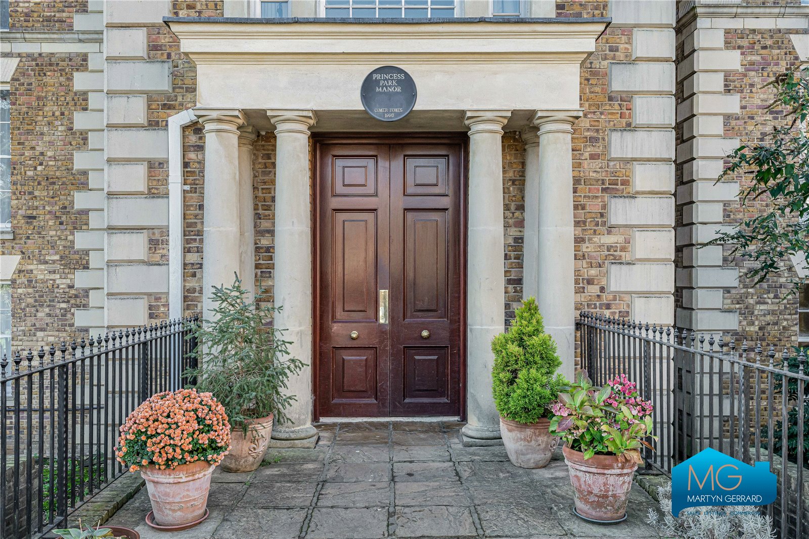 2 bedroom Apartment to rent - Martyn Gerrard