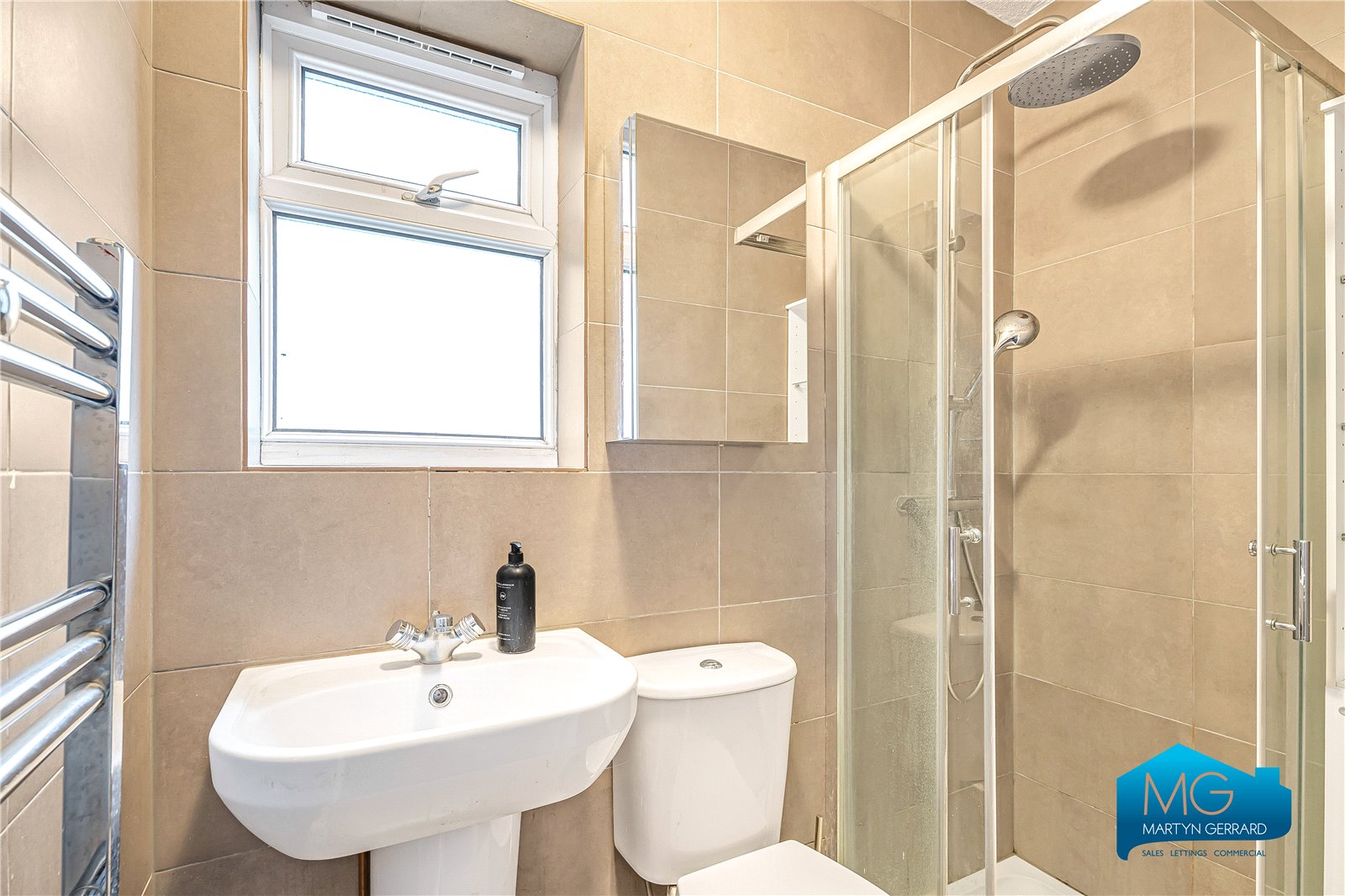 2 bedroom Ground Floor Flat to rent - Martyn Gerrard