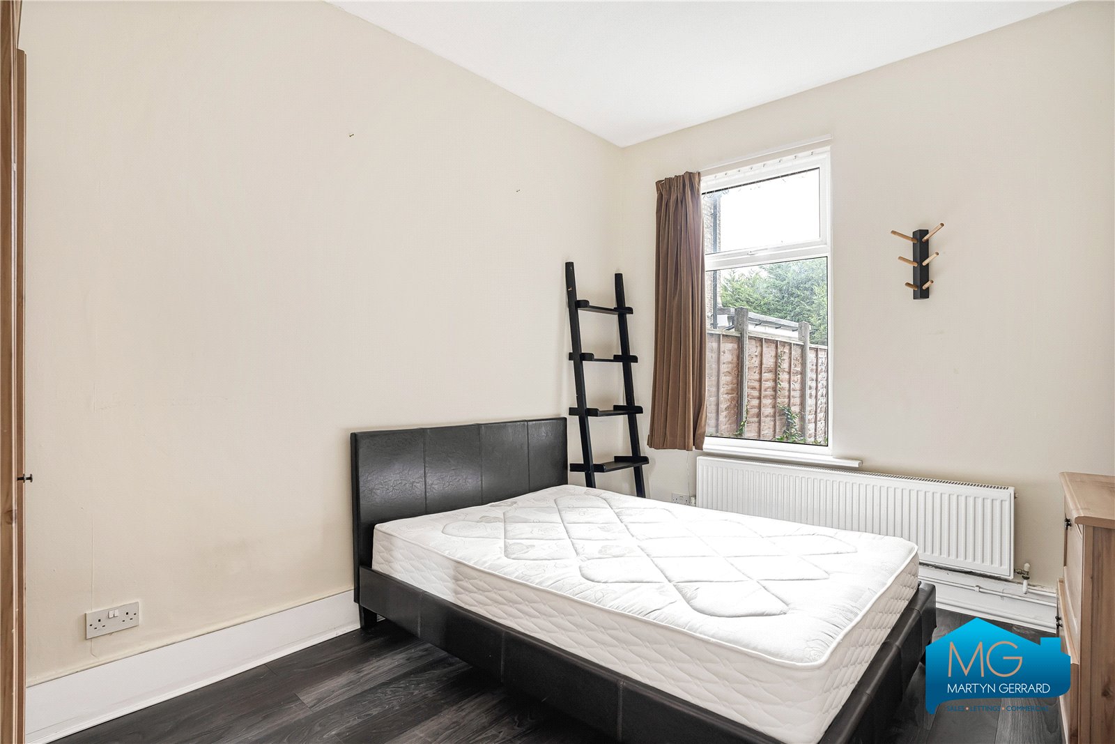 2 bedroom Ground Floor Flat to rent - Martyn Gerrard