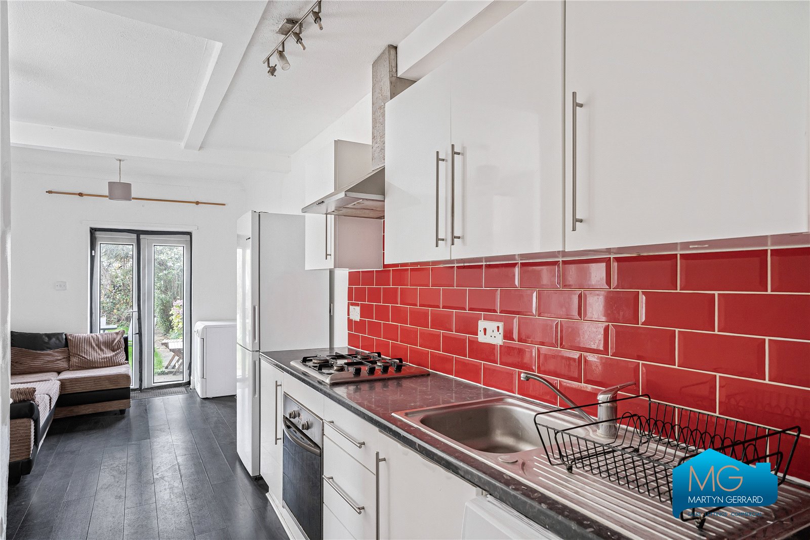 2 bedroom Ground Floor Flat to rent - Martyn Gerrard