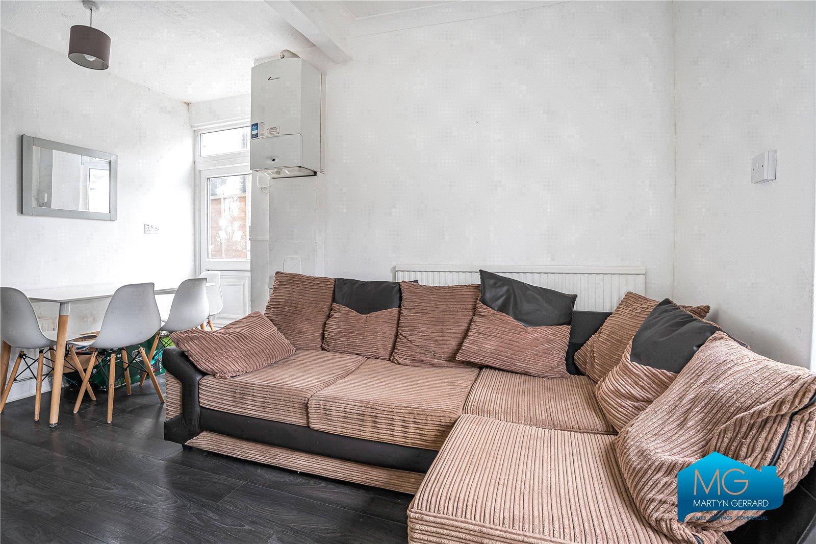 2 bedroom Ground Floor Flat to rent - Martyn Gerrard