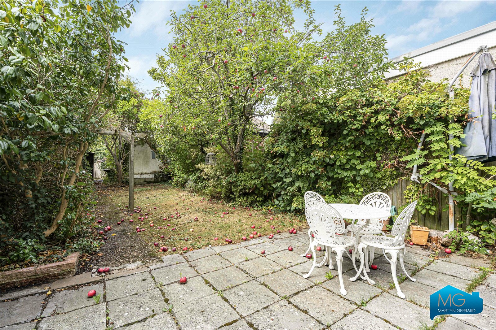Cardrew Avenue, North Finchley, London, N12+ - Martyn Gerrard