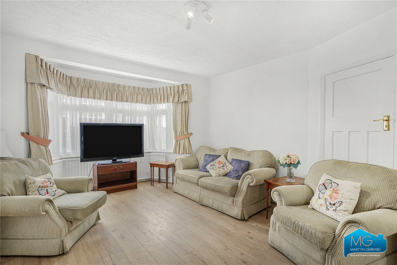Cardrew Avenue, North Finchley, London, N12+ - Martyn Gerrard