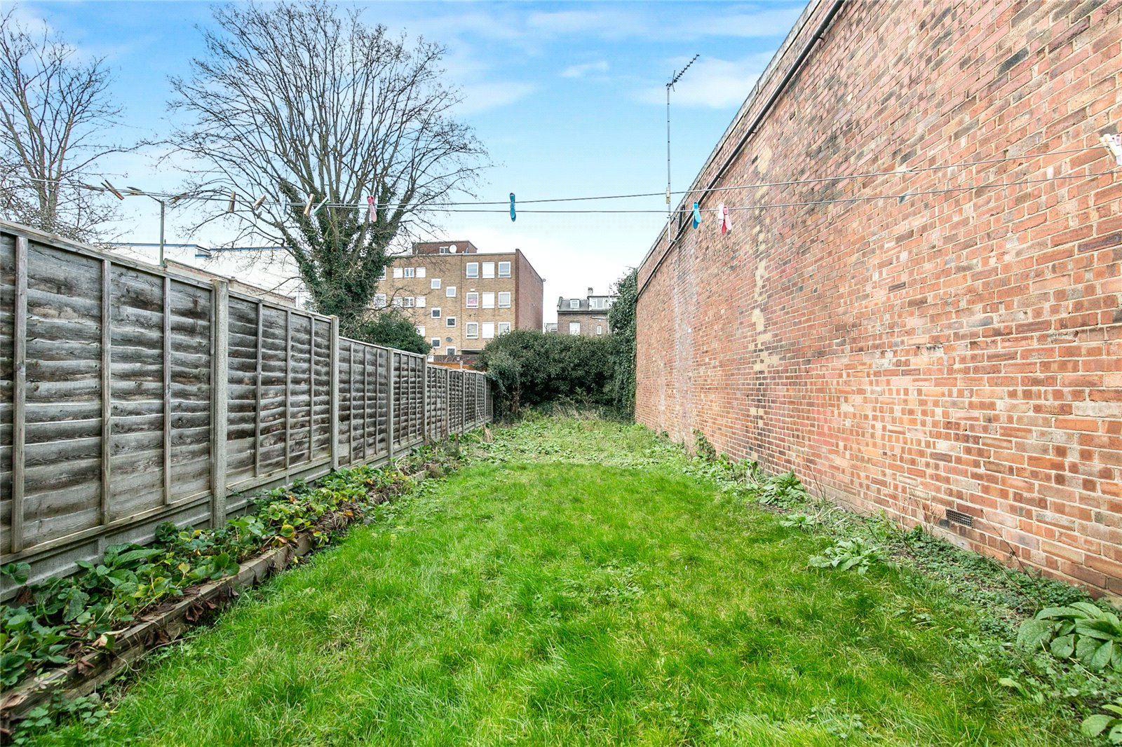3 bedroom Semi-Detached House to rent - Martyn Gerrard