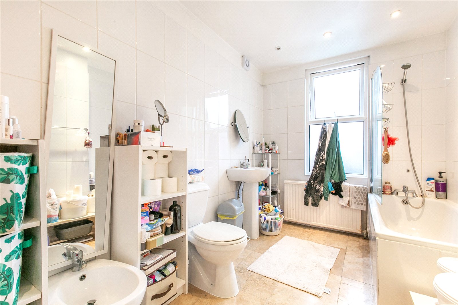 3 bedroom Semi-Detached House to rent - Martyn Gerrard