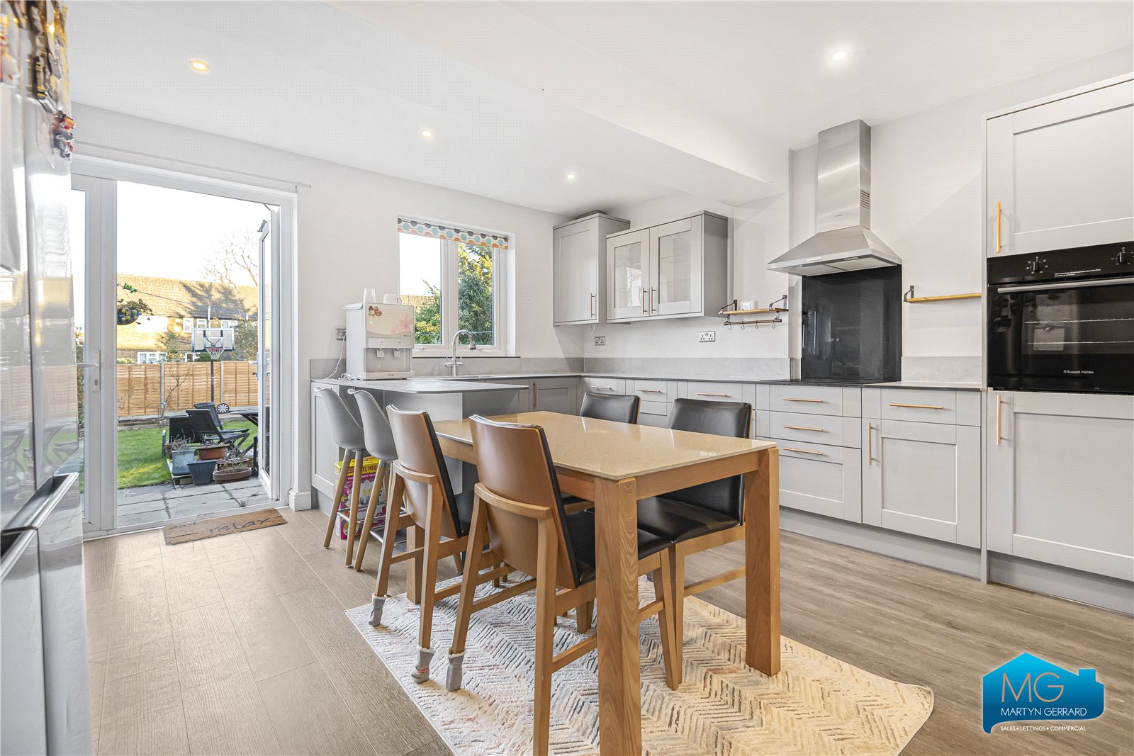 Crescent Way, North Finchley, London, N12+ - Martyn Gerrard