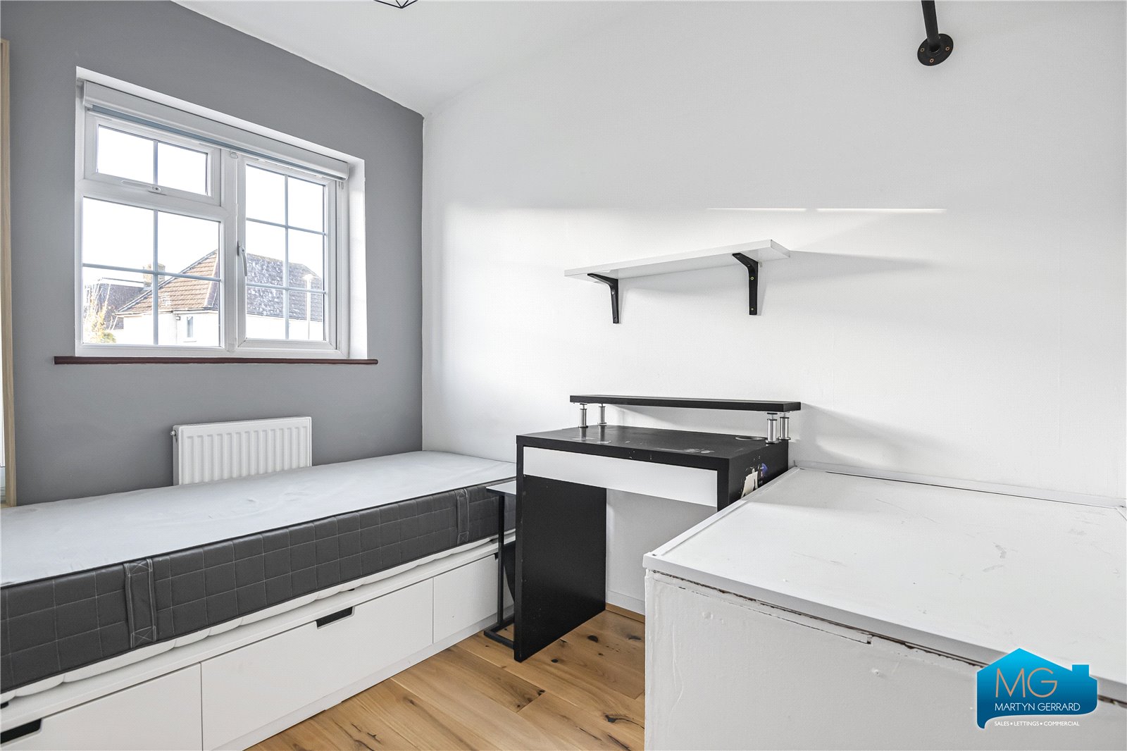 3 bedroom Semi-Detached House to rent - Martyn Gerrard