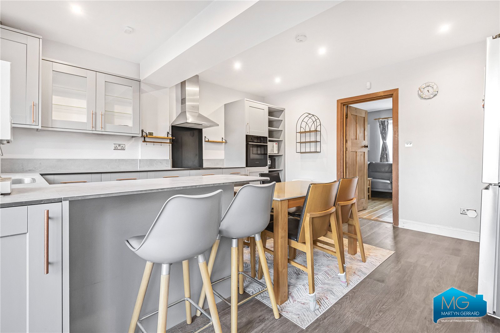 3 bedroom Semi-Detached House to rent - Martyn Gerrard