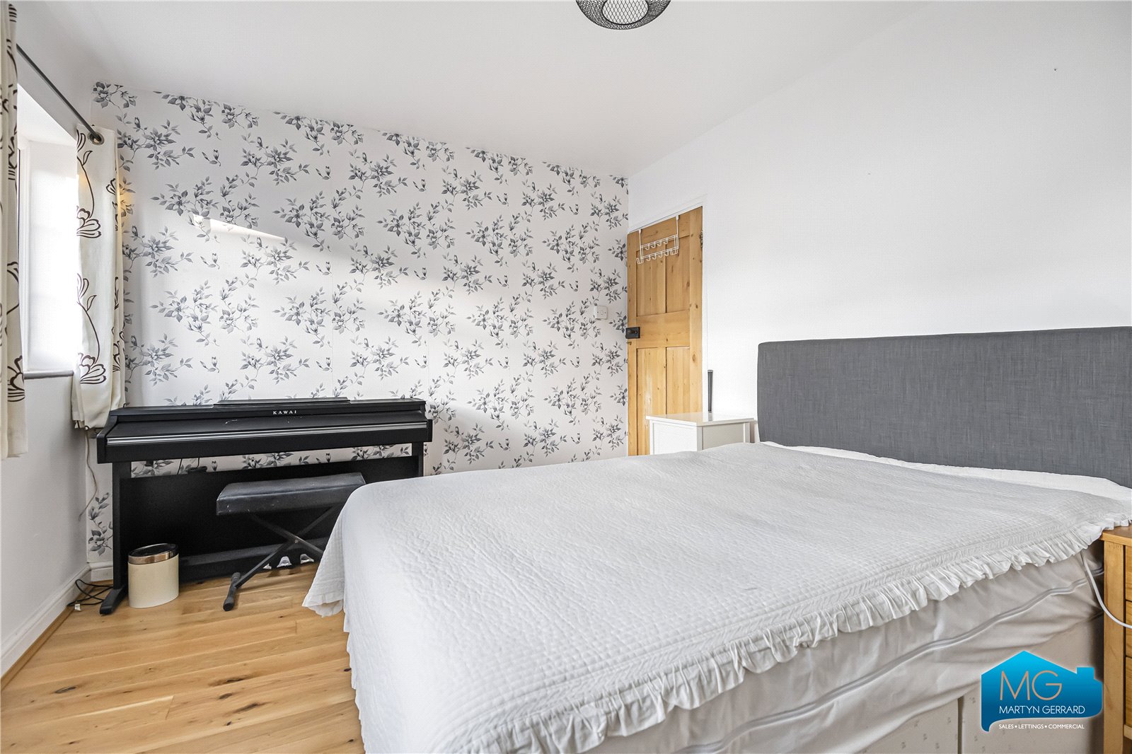 3 bedroom Semi-Detached House to rent - Martyn Gerrard