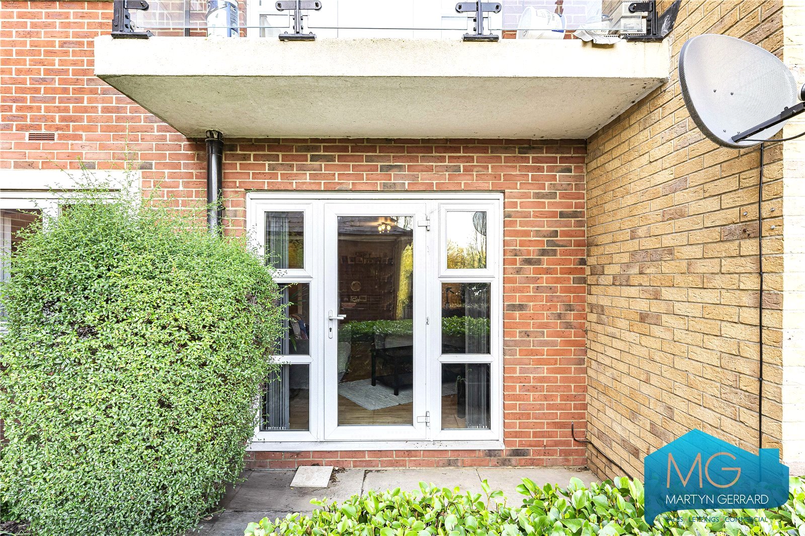 2 bedroom Ground Floor Flat to rent - Martyn Gerrard