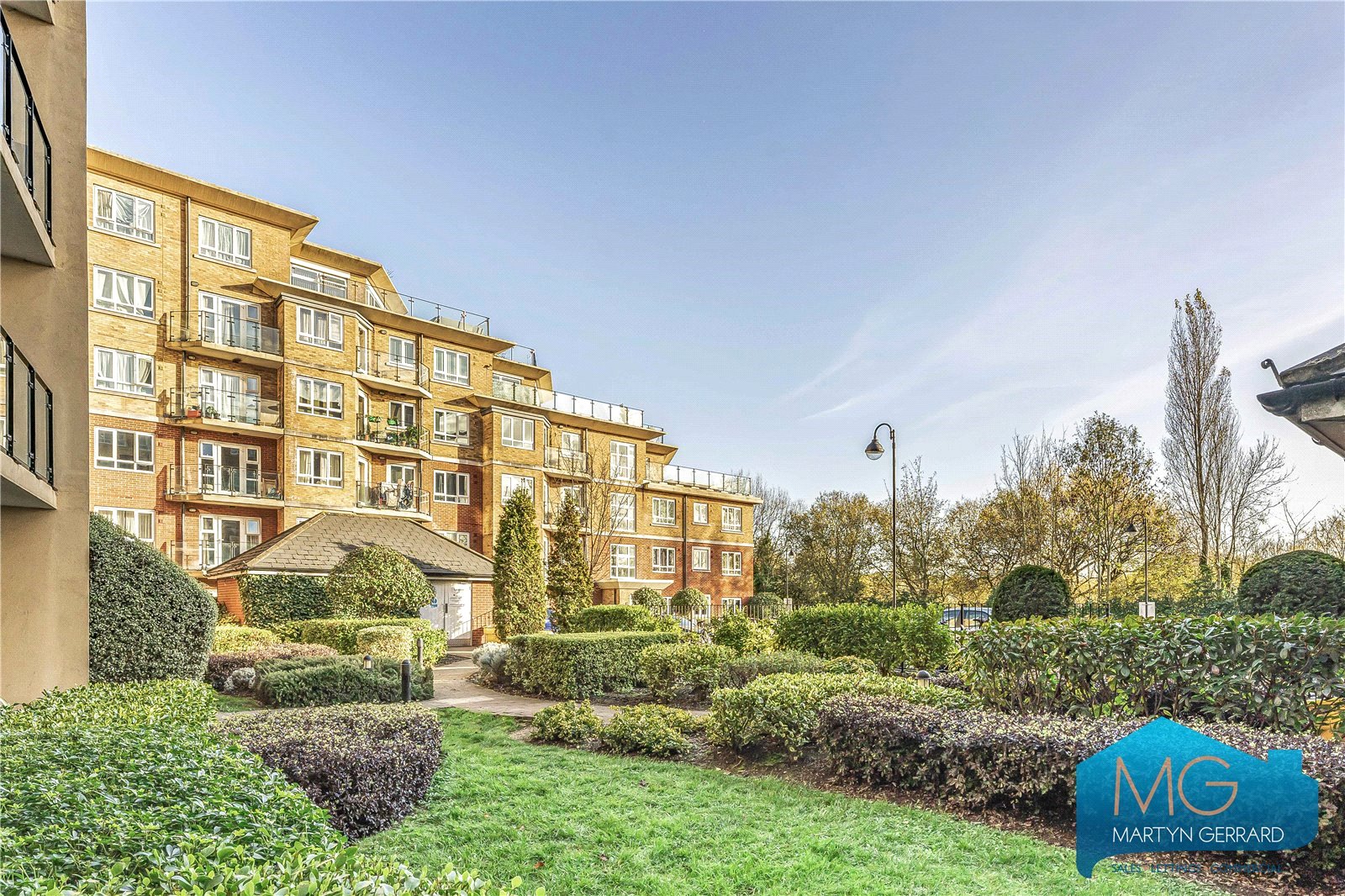 2 bedroom Ground Floor Flat to rent - Martyn Gerrard
