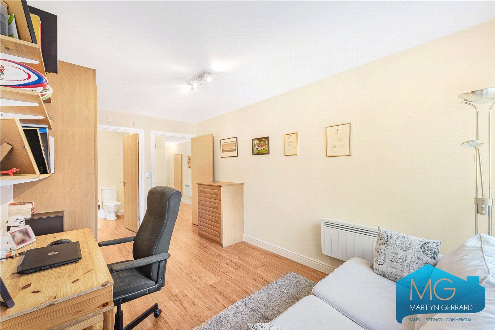 2 bedroom Ground Floor Flat to rent - Martyn Gerrard