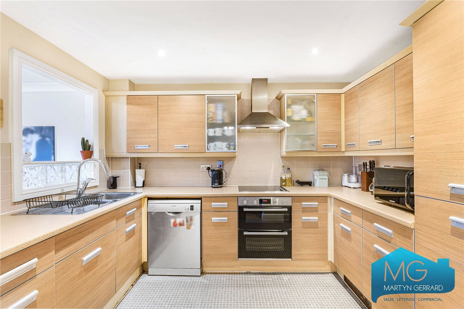 Glebelands Close, North Finchley, London, N12+ - Martyn Gerrard