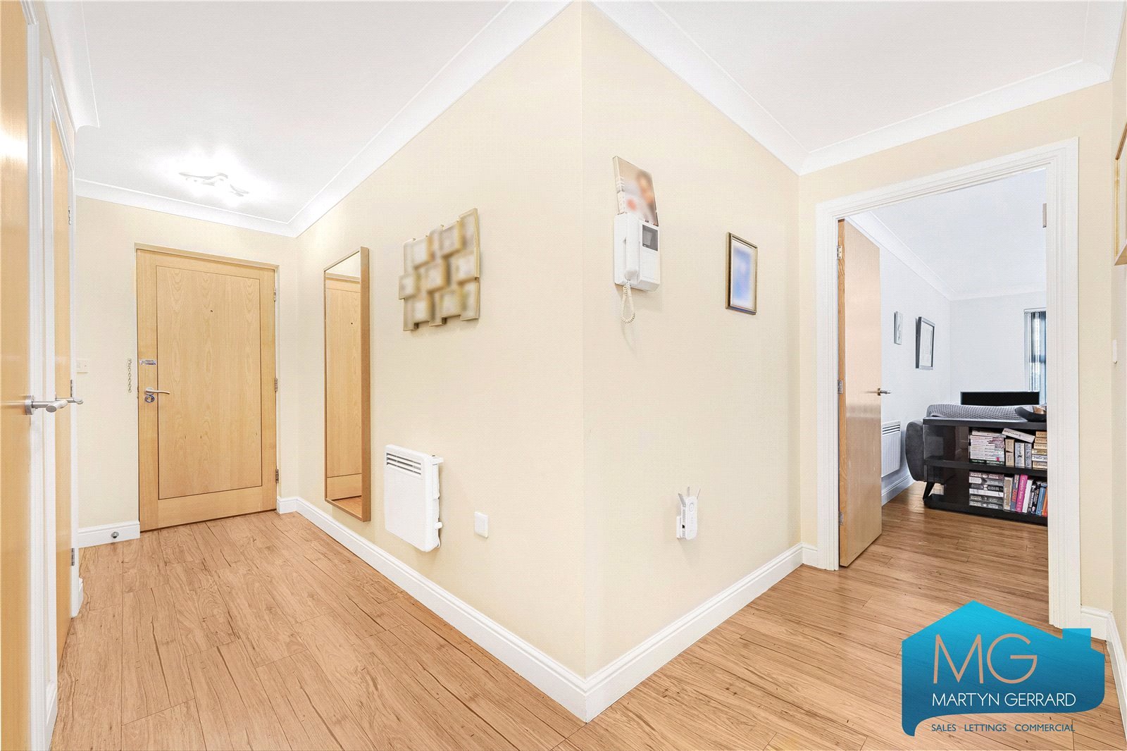 2 bedroom Ground Floor Flat to rent - Martyn Gerrard