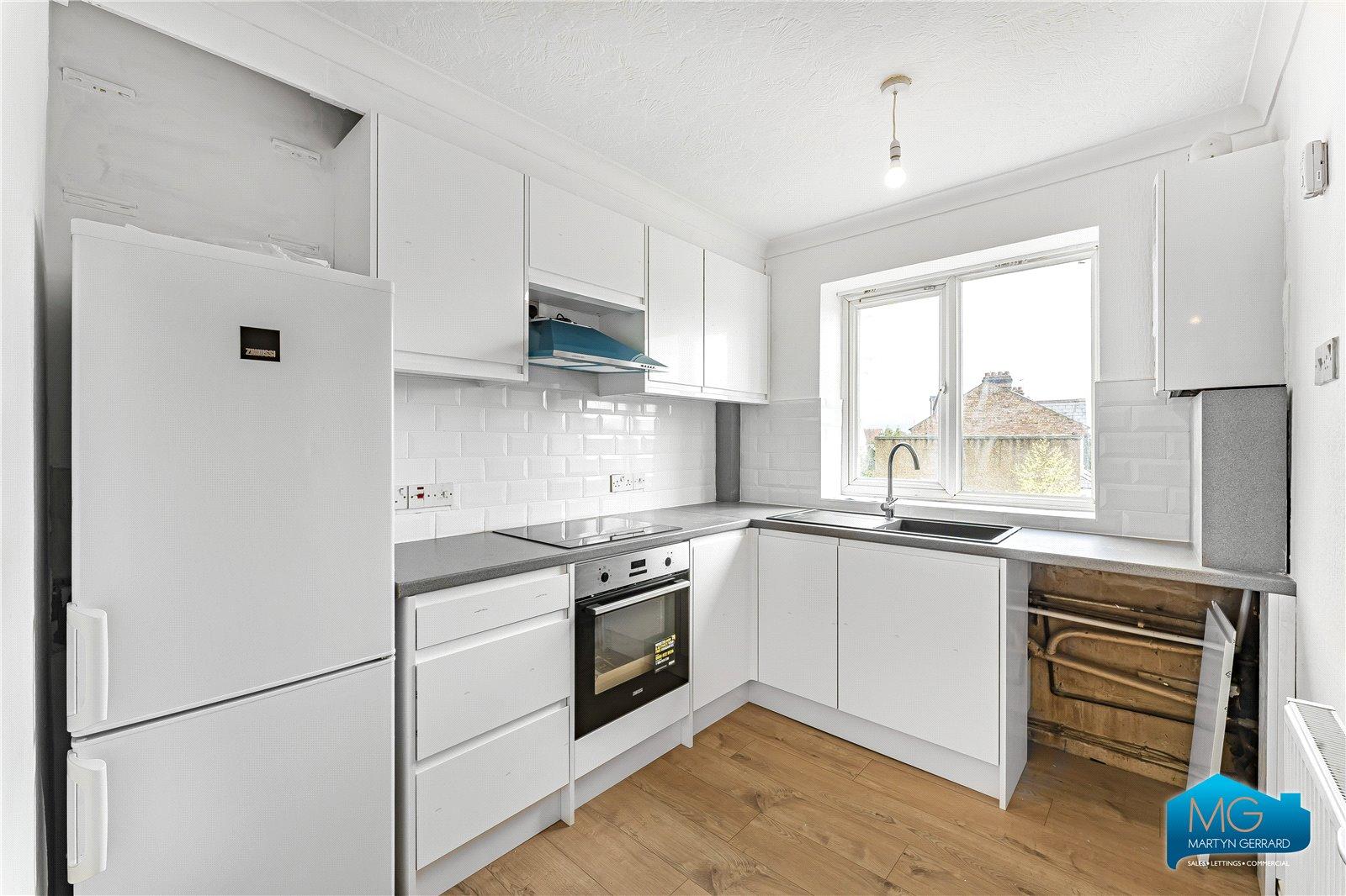 2 bedroom Apartment to rent - Martyn Gerrard