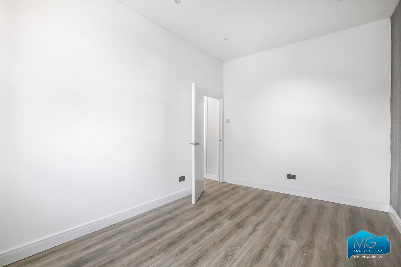 4 bedroom Terraced House to rent - Martyn Gerrard
