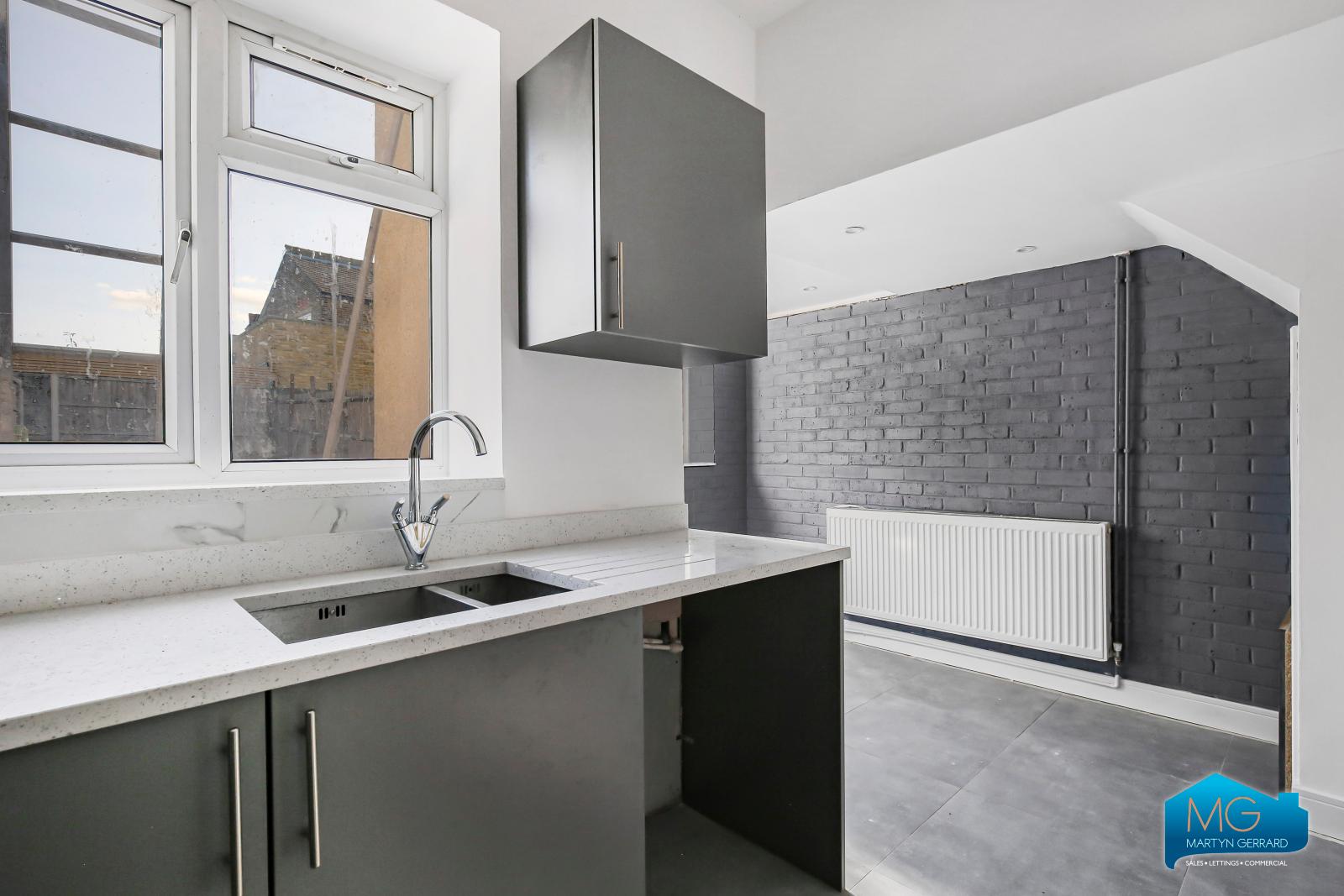 4 bedroom Terraced House to rent - Martyn Gerrard