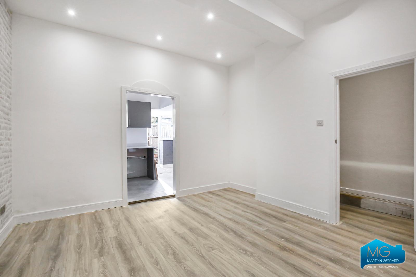 4 bedroom Terraced House to rent - Martyn Gerrard