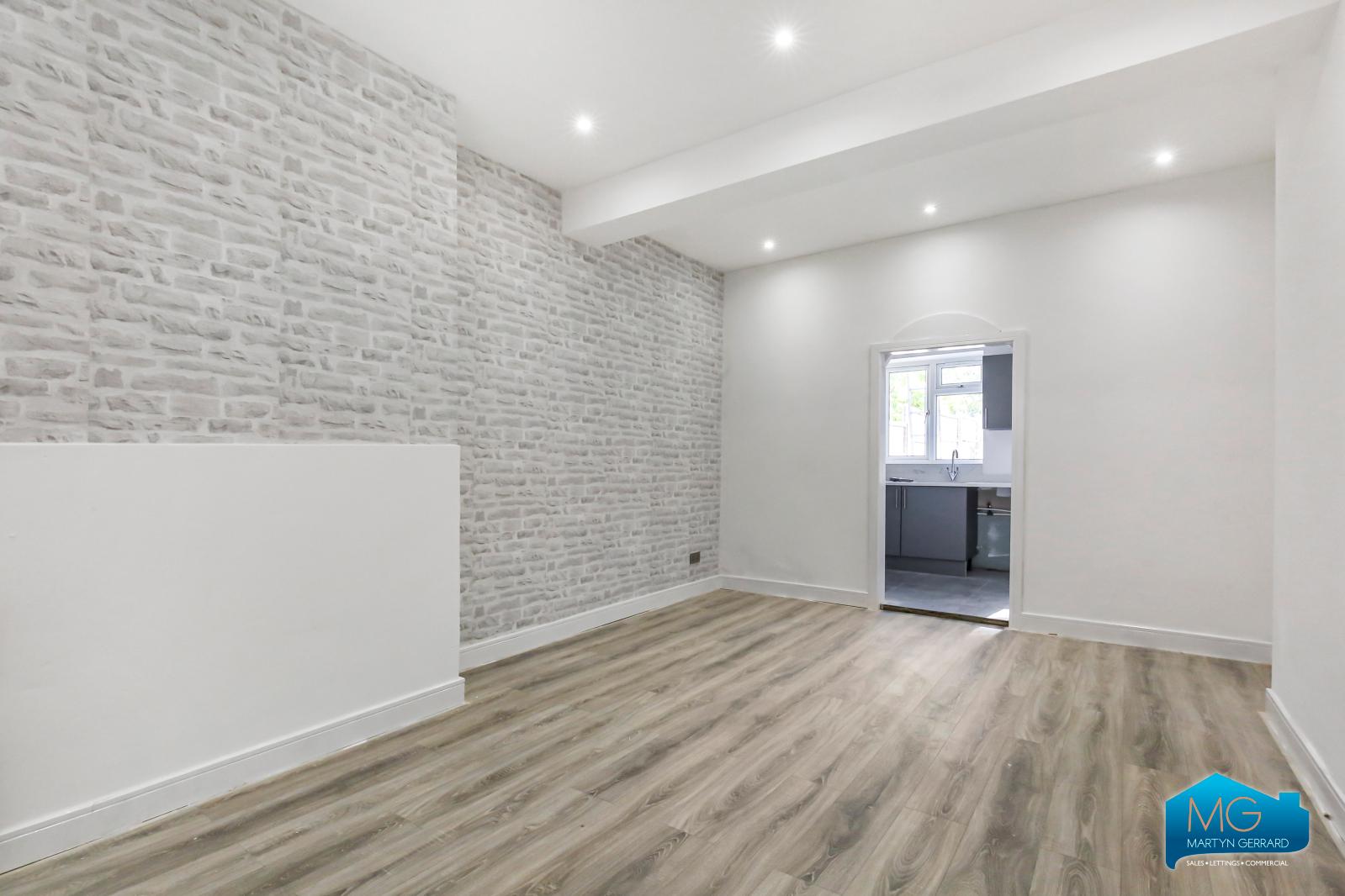 4 bedroom Terraced House to rent - Martyn Gerrard