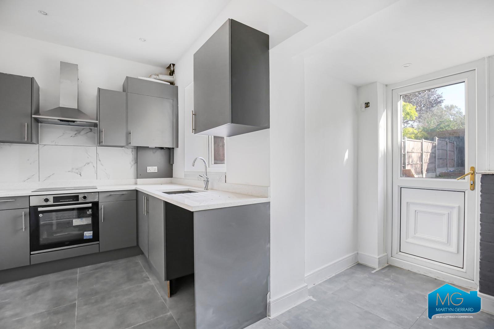 4 bedroom Terraced House to rent - Martyn Gerrard