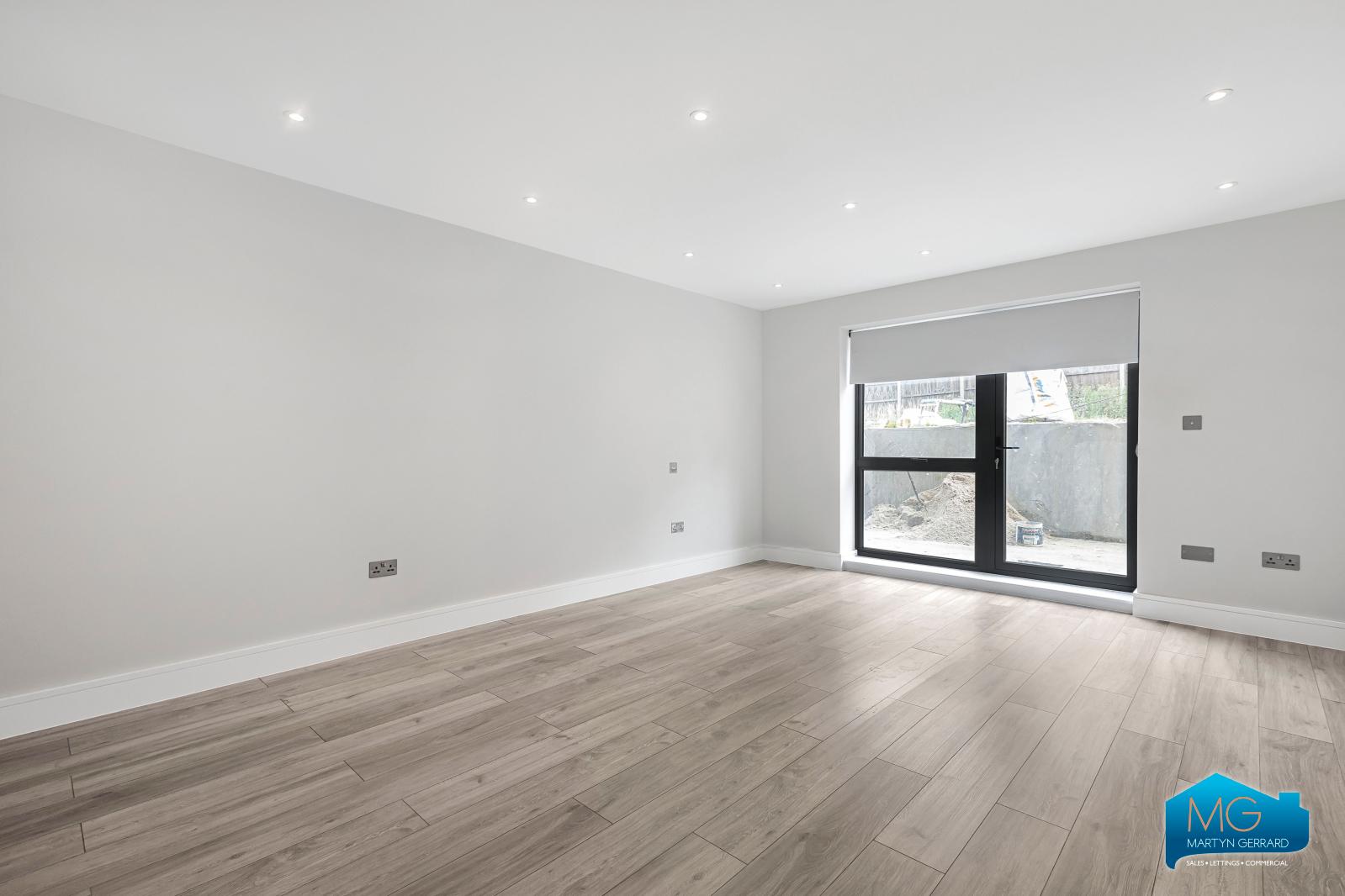 1 bedroom Ground Floor Flat to rent - Martyn Gerrard