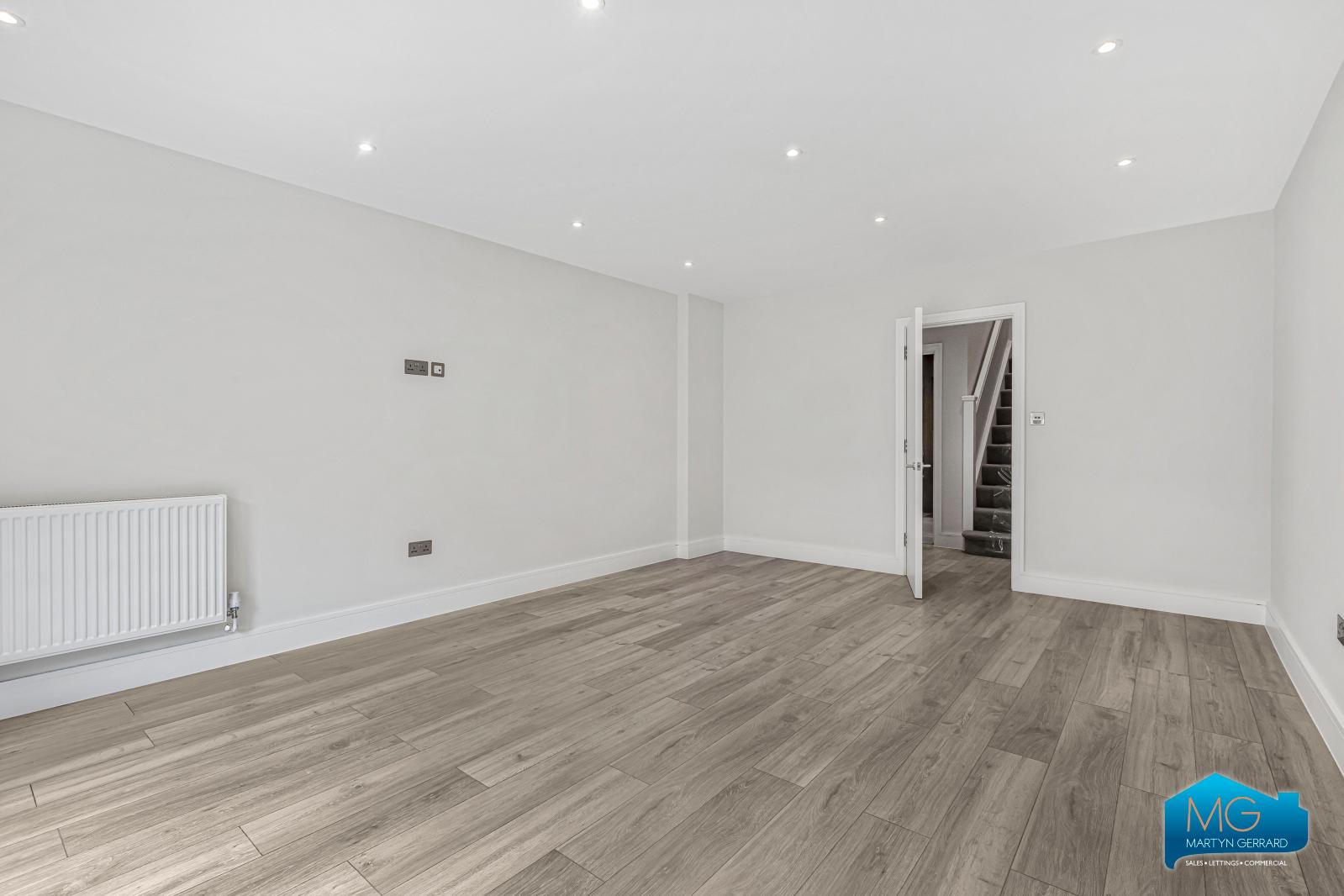 1 bedroom Ground Floor Flat to rent - Martyn Gerrard