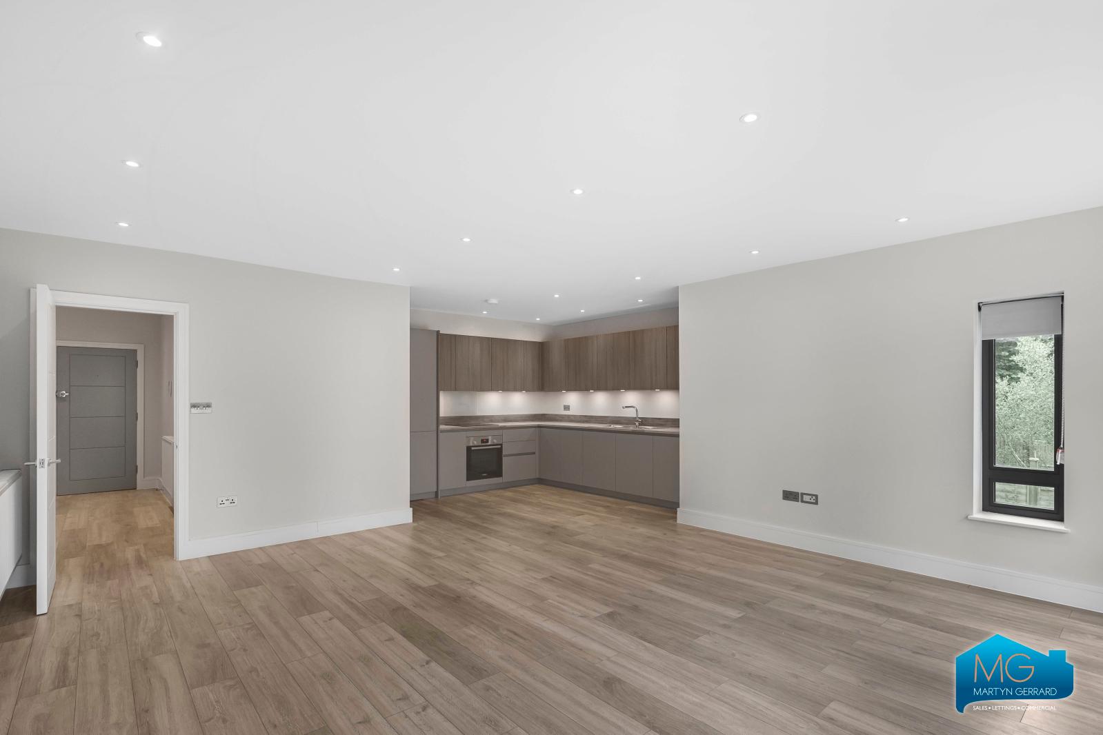 3 bedroom Ground Floor Flat to rent - Martyn Gerrard