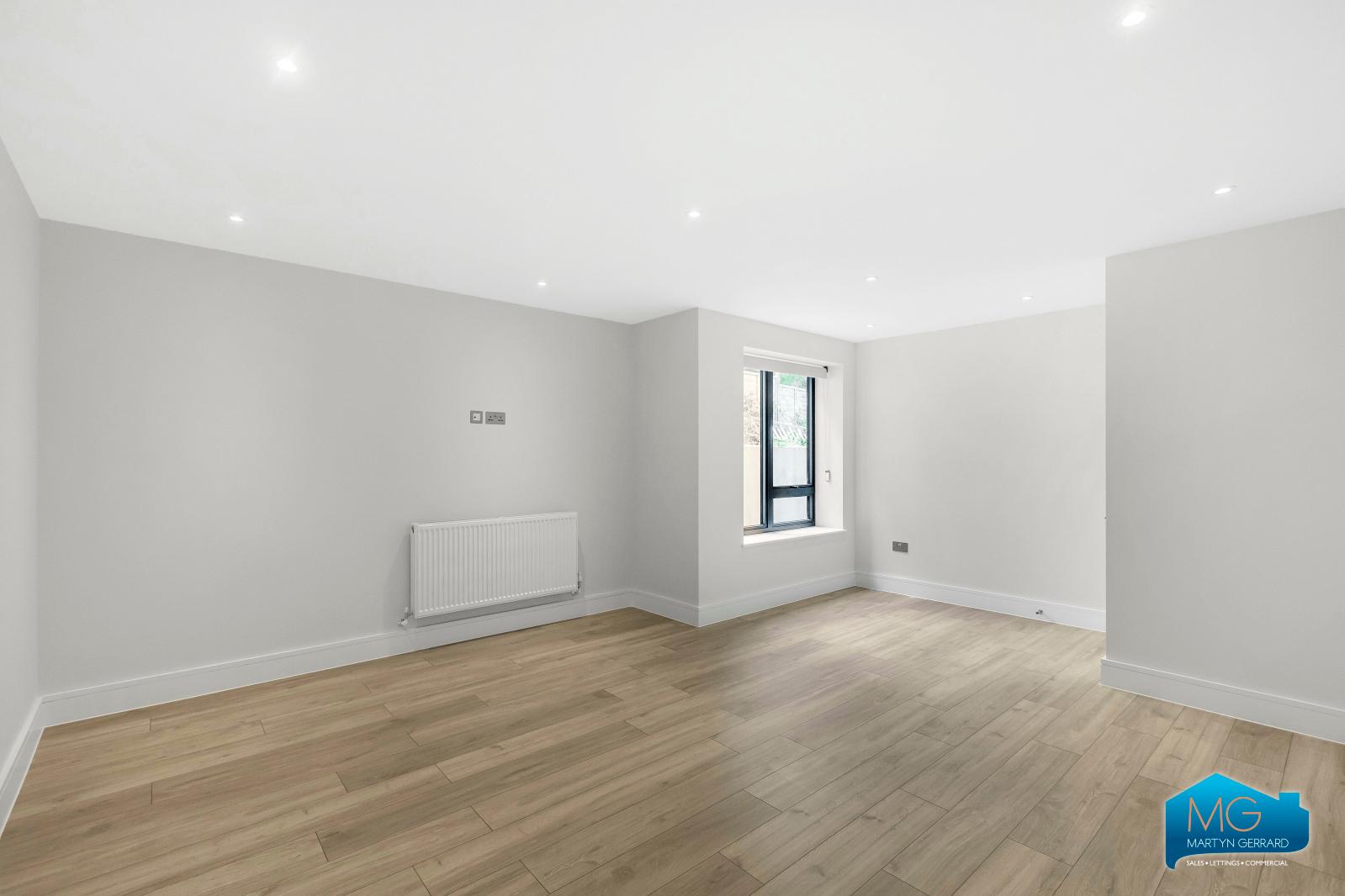 3 bedroom Ground Floor Flat to rent - Martyn Gerrard