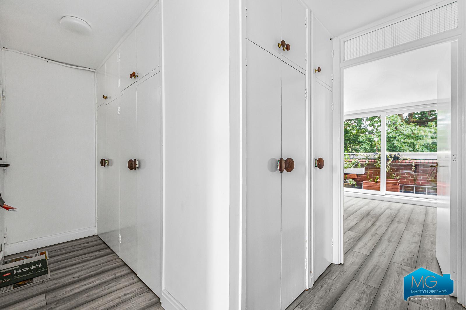2 bedroom Apartment to rent - Martyn Gerrard