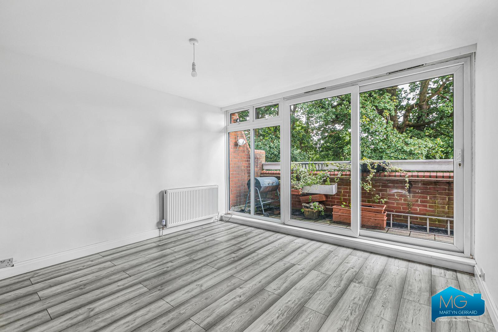 2 bedroom Apartment to rent - Martyn Gerrard