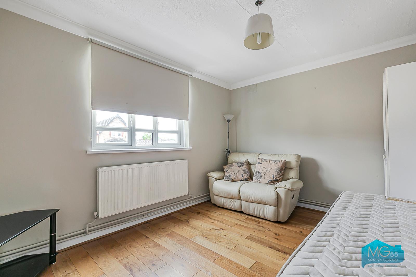 2 bedroom Apartment to rent - Martyn Gerrard