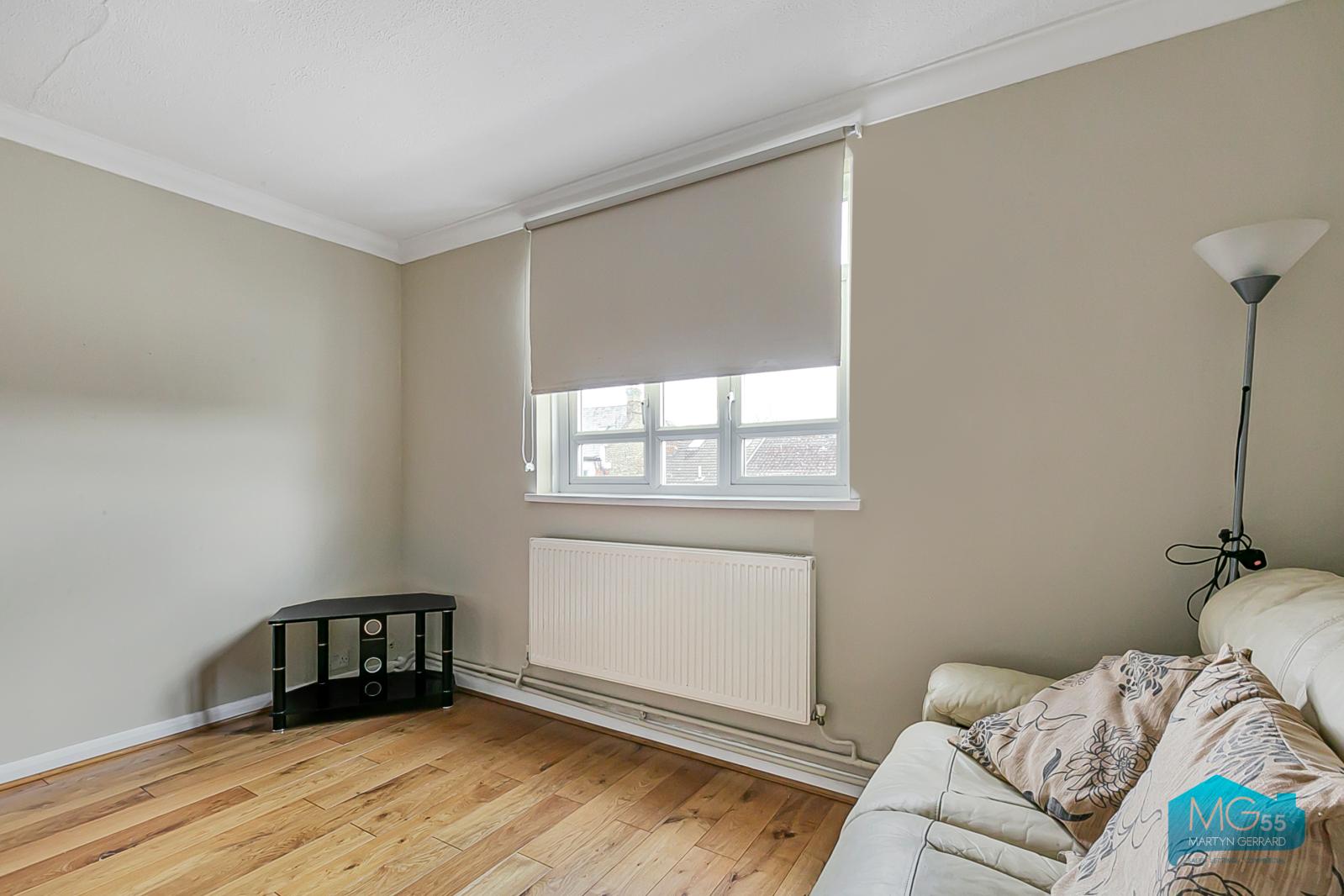 2 bedroom Apartment to rent - Martyn Gerrard