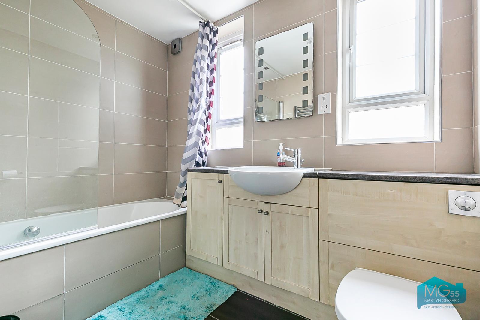 2 bedroom Apartment to rent - Martyn Gerrard