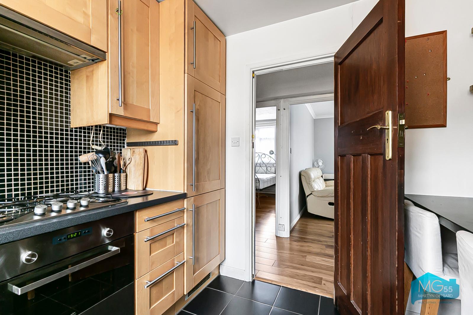 2 bedroom Apartment to rent - Martyn Gerrard