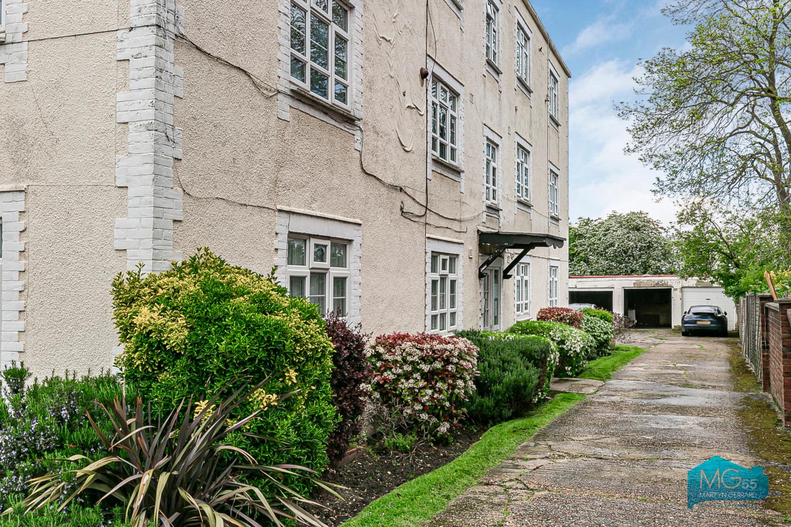 2 bedroom Apartment to rent - Martyn Gerrard