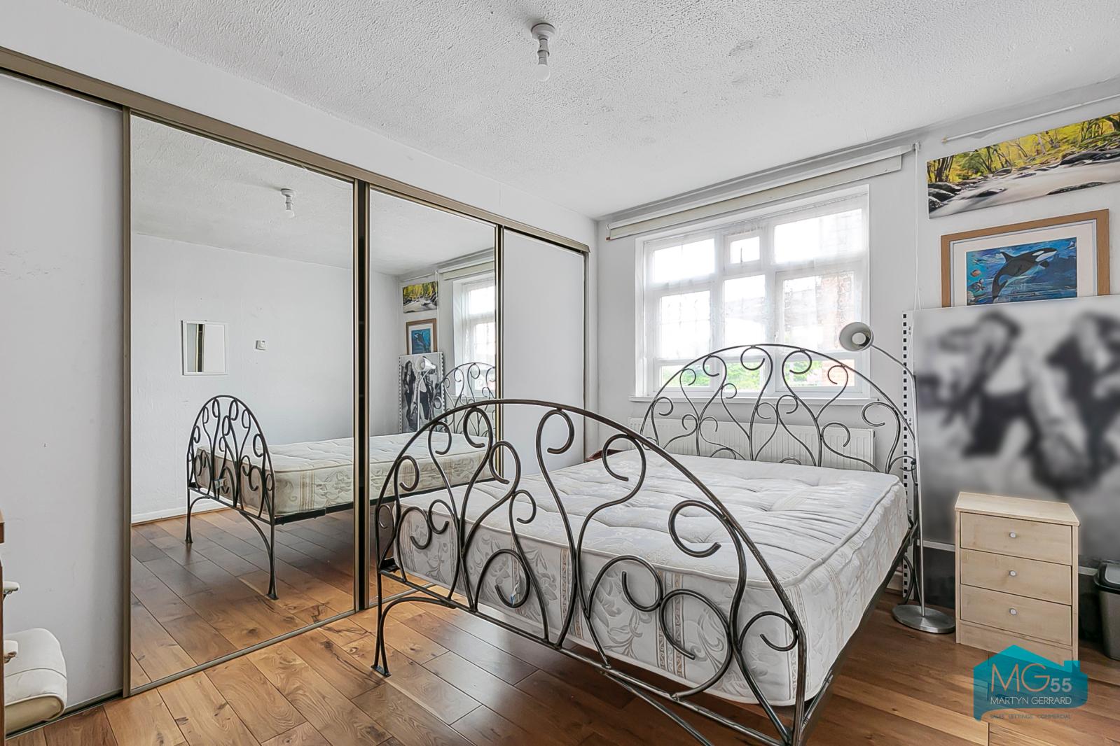 2 bedroom Apartment to rent - Martyn Gerrard