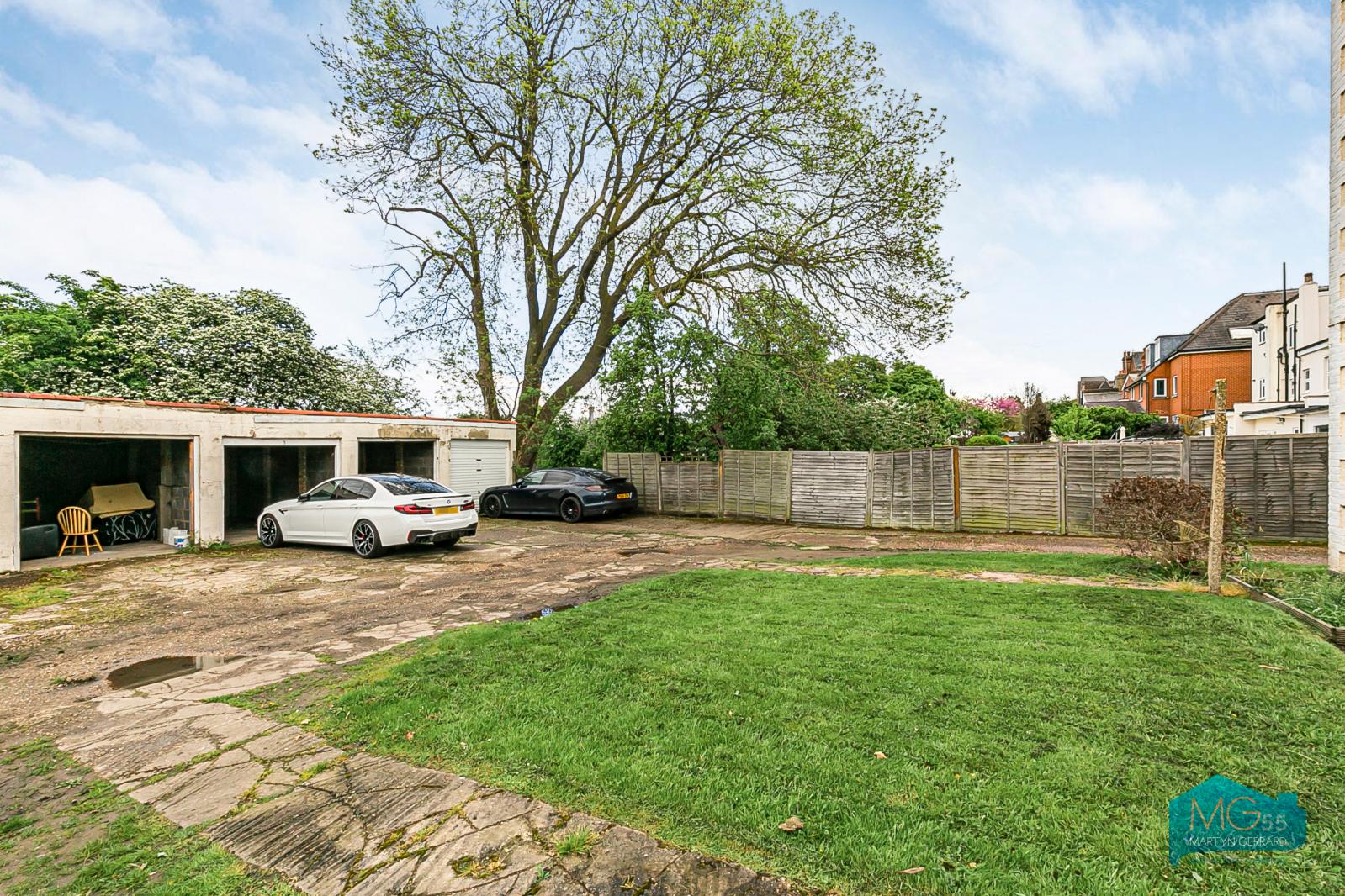 2 bedroom Apartment to rent - Martyn Gerrard