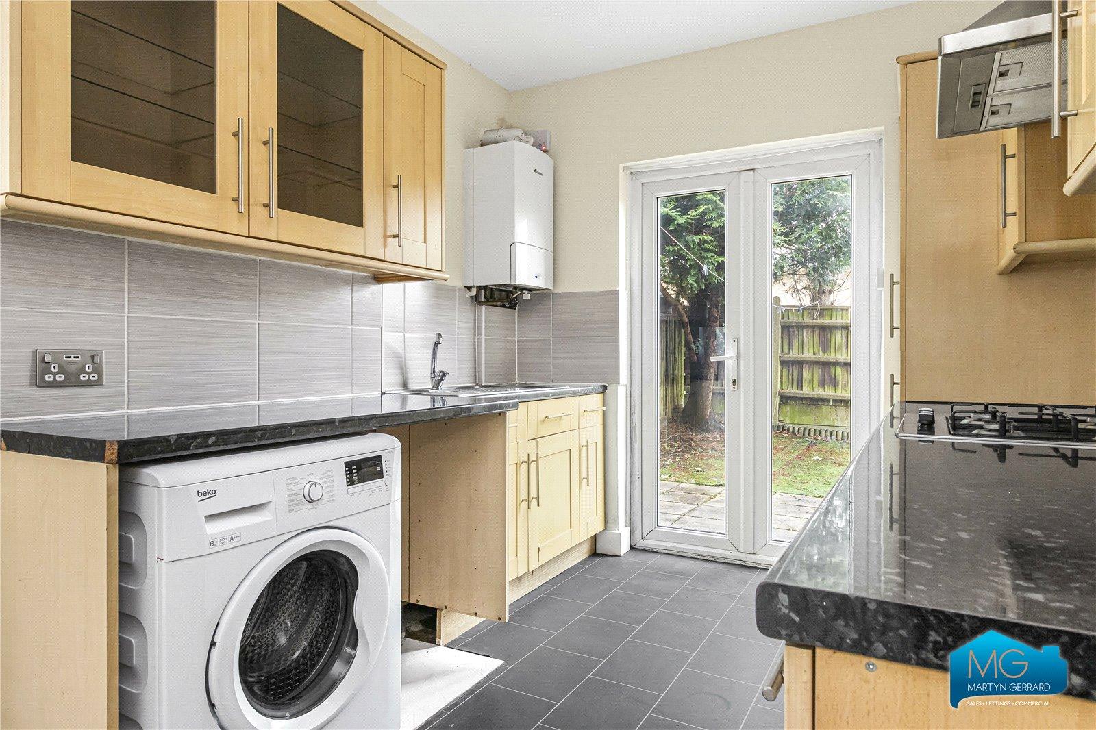 2 bedroom Ground Floor Flat to rent - Martyn Gerrard