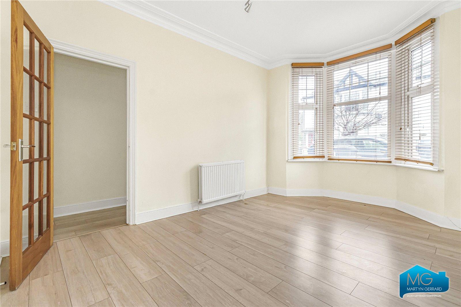 2 bedroom Ground Floor Flat to rent - Martyn Gerrard