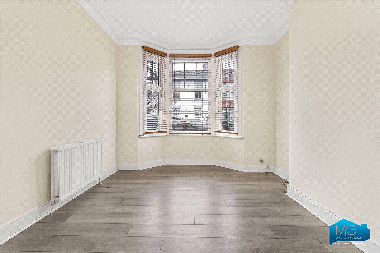 2 bedroom Ground Floor Flat to rent - Martyn Gerrard