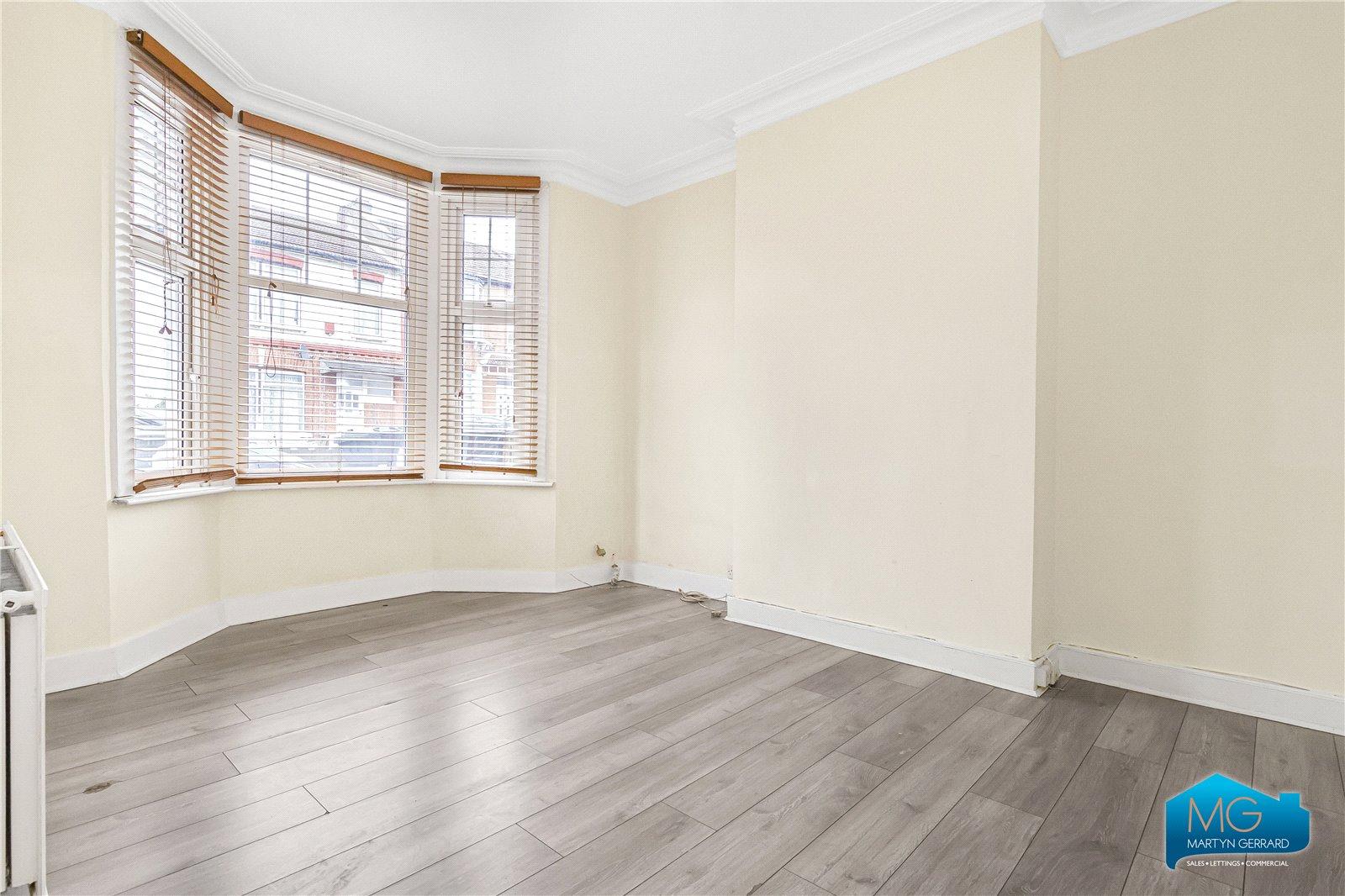 2 bedroom Ground Floor Flat to rent - Martyn Gerrard