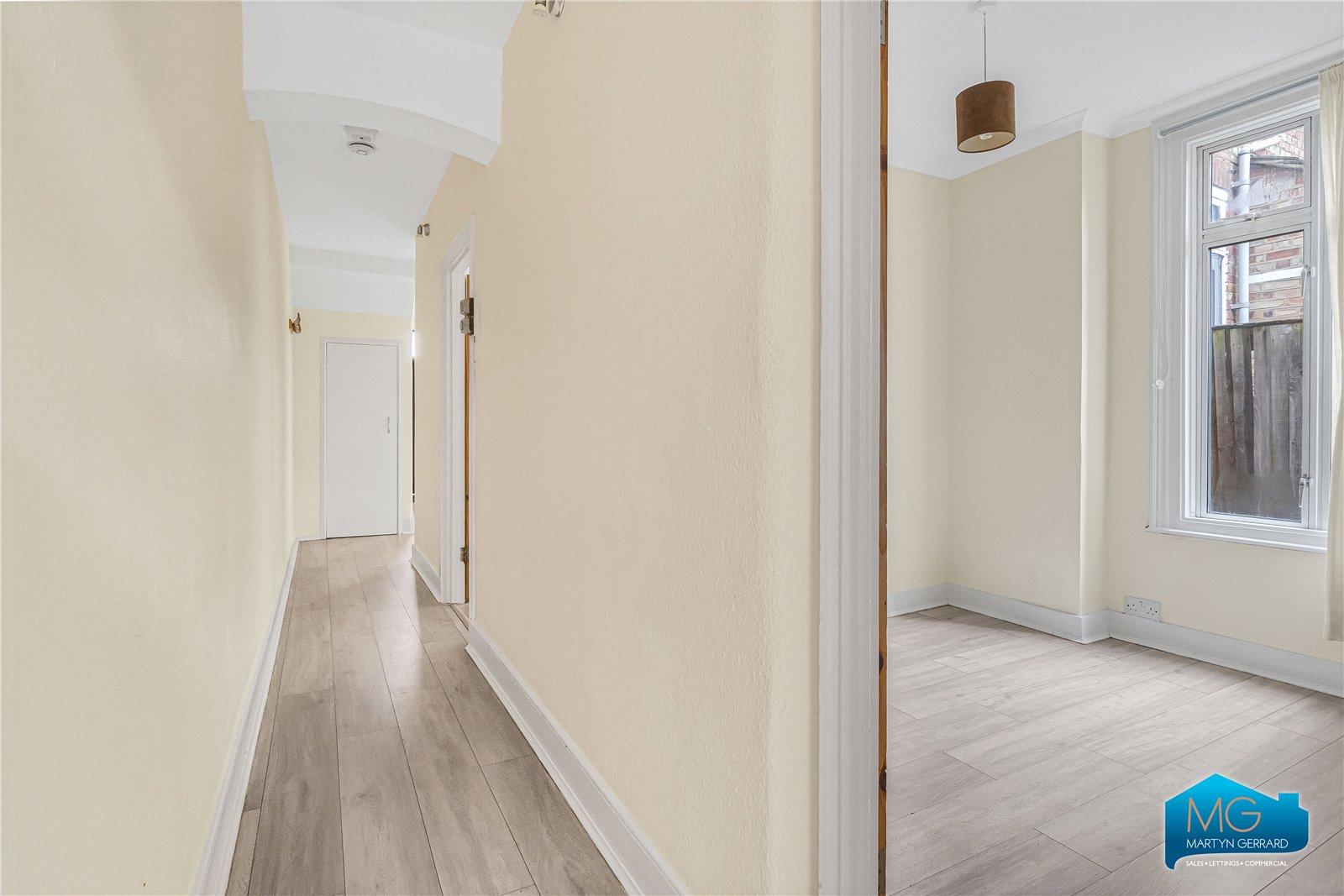 2 bedroom Ground Floor Flat to rent - Martyn Gerrard