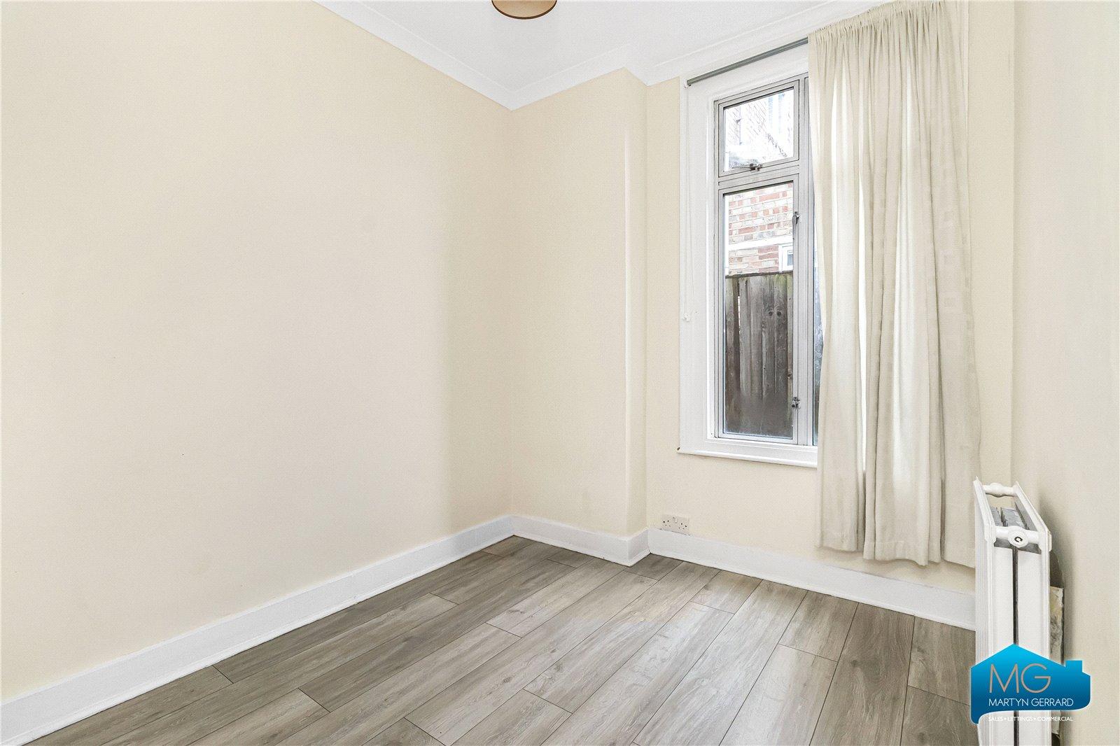 2 bedroom Ground Floor Flat to rent - Martyn Gerrard